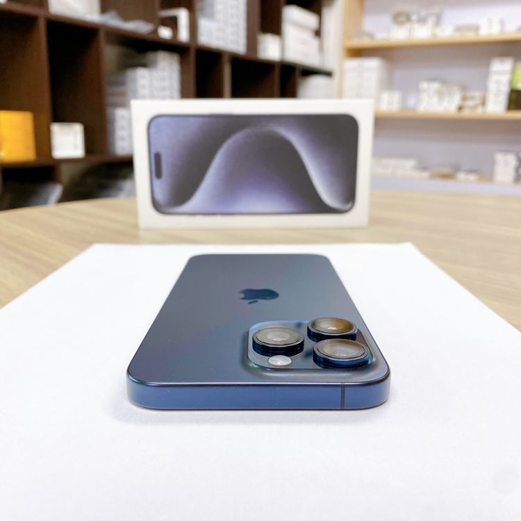 iPhone 15 Pro Max 256GB �֥롼 �Хåƥ꡼ 87% ������ SIM�ե꡼
