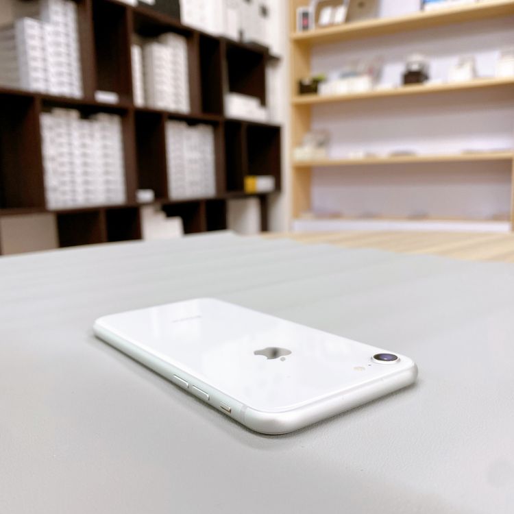 iPhone 8 64GB ����С� �Хåƥ꡼ 92% ������ SIM�ե꡼