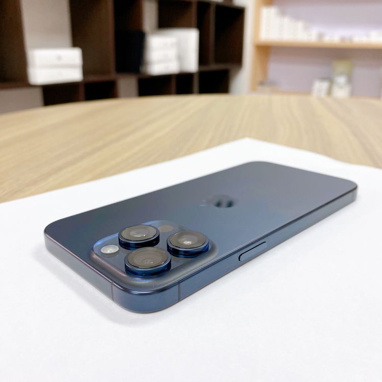 iPhone 15 Pro Max 512GB �֥롼 �Хåƥ꡼ 88% ������ SIM�ե꡼