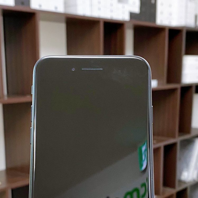 iPhone SE ��3���� 64GB �ߥåɥʥ��� �Хåƥ꡼ 89% ������ SIM�ե꡼