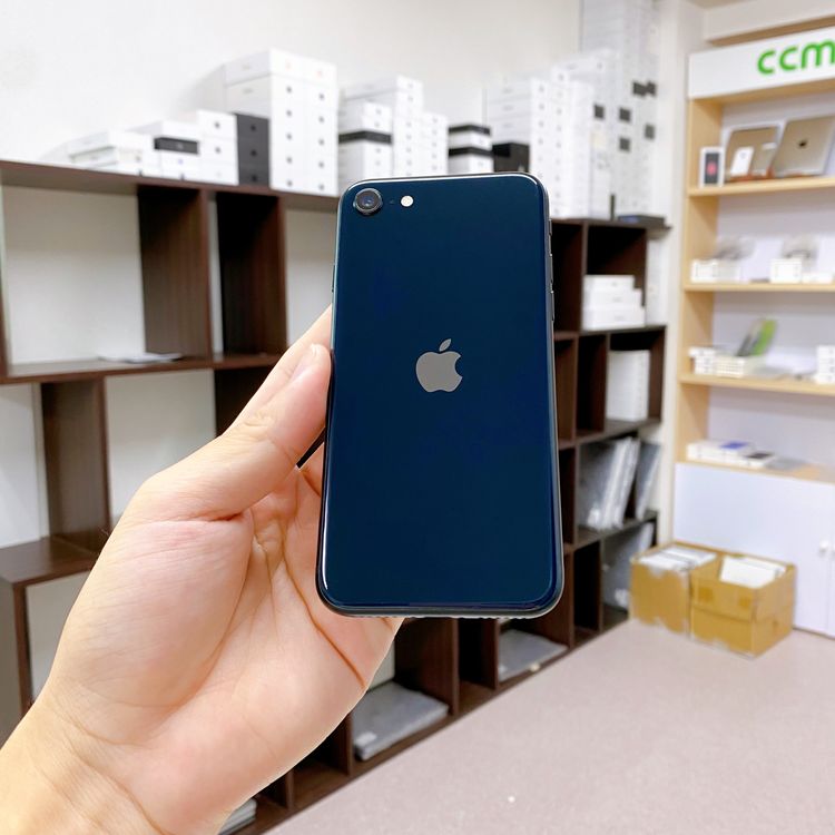 iPhone SE ��3���� 64GB �ߥåɥʥ��� �Хåƥ꡼ 87% ������ SIM�ե꡼
