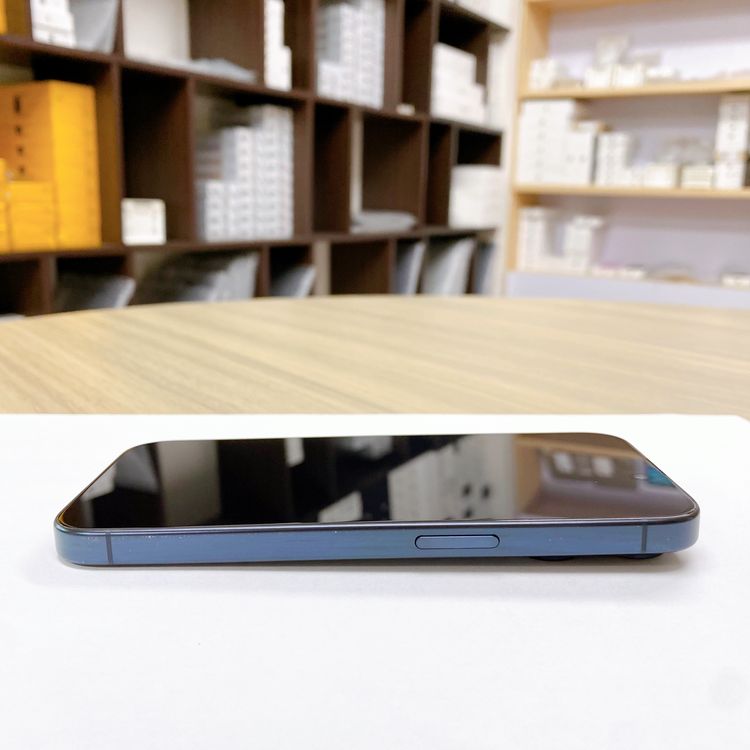 iPhone 15 Pro 128GB �֥롼 �Хåƥ꡼ 86% ������ SIM�ե꡼