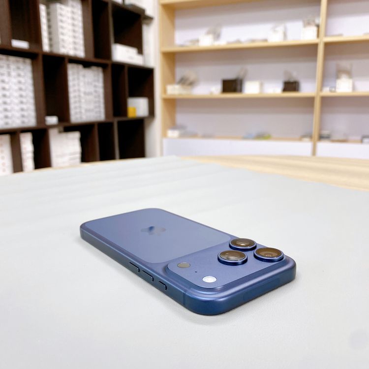 iPhone 17 Pro 1TB �ǥ����ץ֥롼 �Хåƥ꡼ 100% ������ SIM�ե꡼