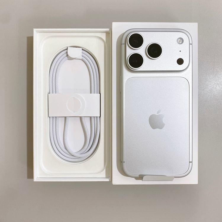 �ڳ����Ѥߡ�iPhone 18 Pro 256GB ����С� ������ SIM�ե꡼
