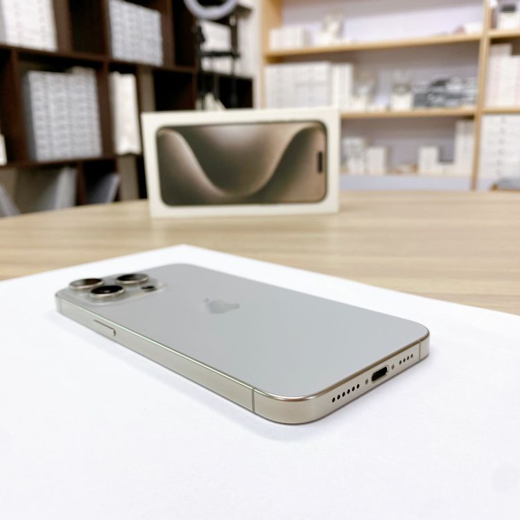 iPhone 15 ProMax 256GB �ʥ����� �Хåƥ꡼ 100% ������ SIM�ե꡼