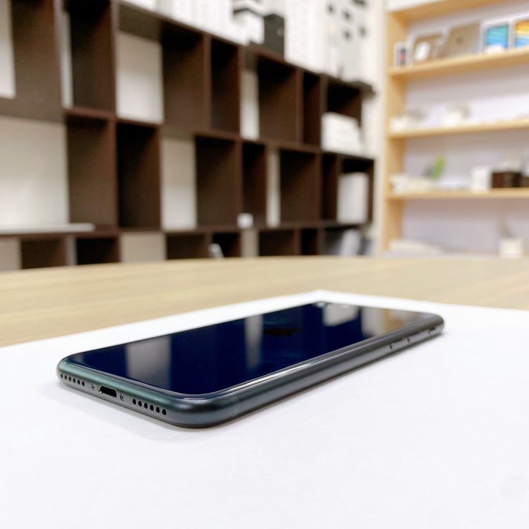 iPhone SE ��3���� 64GB �ߥåɥʥ��� �Хåƥ꡼ 89% ������ SIM�ե꡼