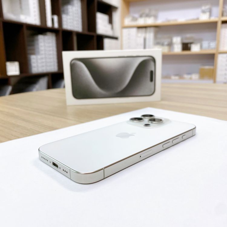 iPhone 15 Pro 256GB �ۥ磻�� �Хåƥ꡼ 90% ������ SIM�ե꡼
