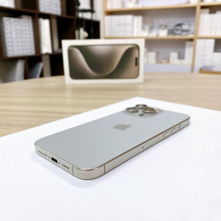 iPhone 15 ProMax 256GB �ʥ����� �Хåƥ꡼ 100% ������ SIM�ե꡼