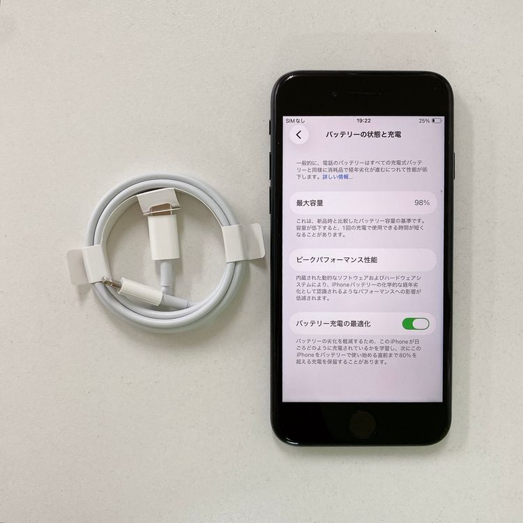 iPhone SE ��3���� 64GB �ߥåɥʥ��� �Хåƥ꡼ 98% ������ SIM�ե꡼