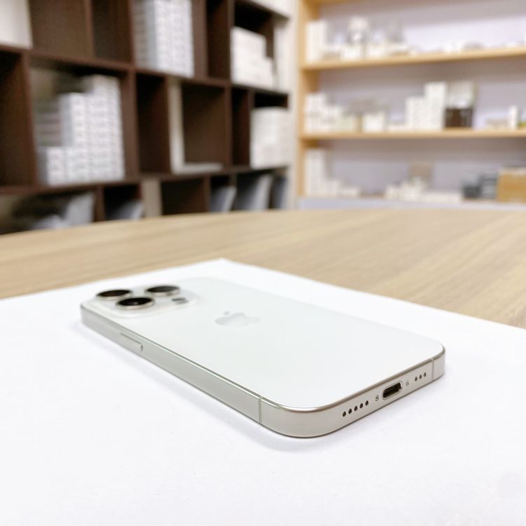 iPhone 15 Pro 256GB �ۥ磻�� �Хåƥ꡼ 89% ������ SIM�ե꡼