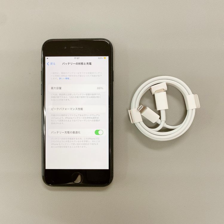 iPhone SE ��3���� 64GB �ߥåɥʥ��� �Хåƥ꡼ 88% ������ SIM�ե꡼