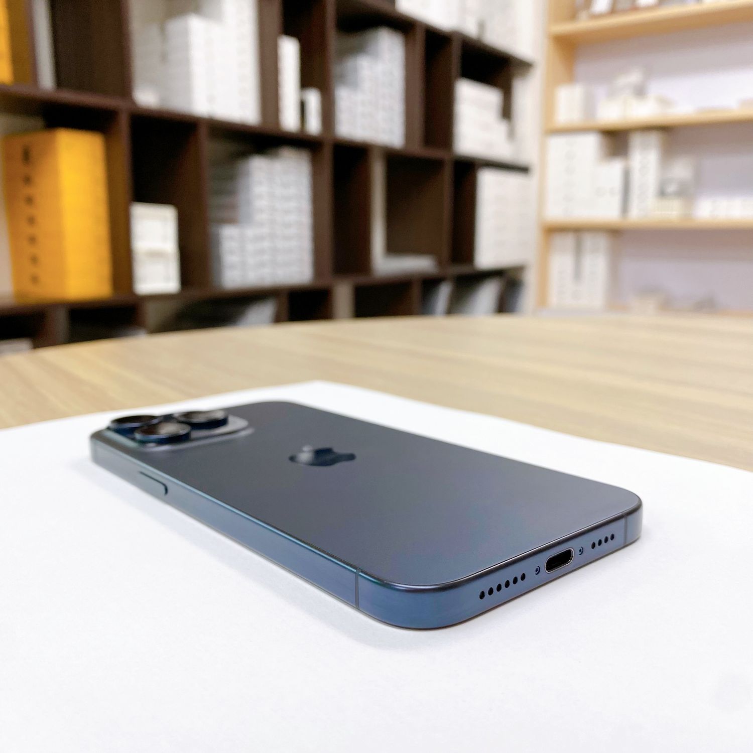ムスビー｜iPhone 15 Pro Max 512GB ブルー バッテリー 87% 国内版 SIM