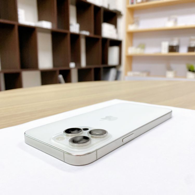 iPhone 15 Pro Max 256GB �ۥ磻�� �Хåƥ꡼ 100% ������ SIM�ե꡼