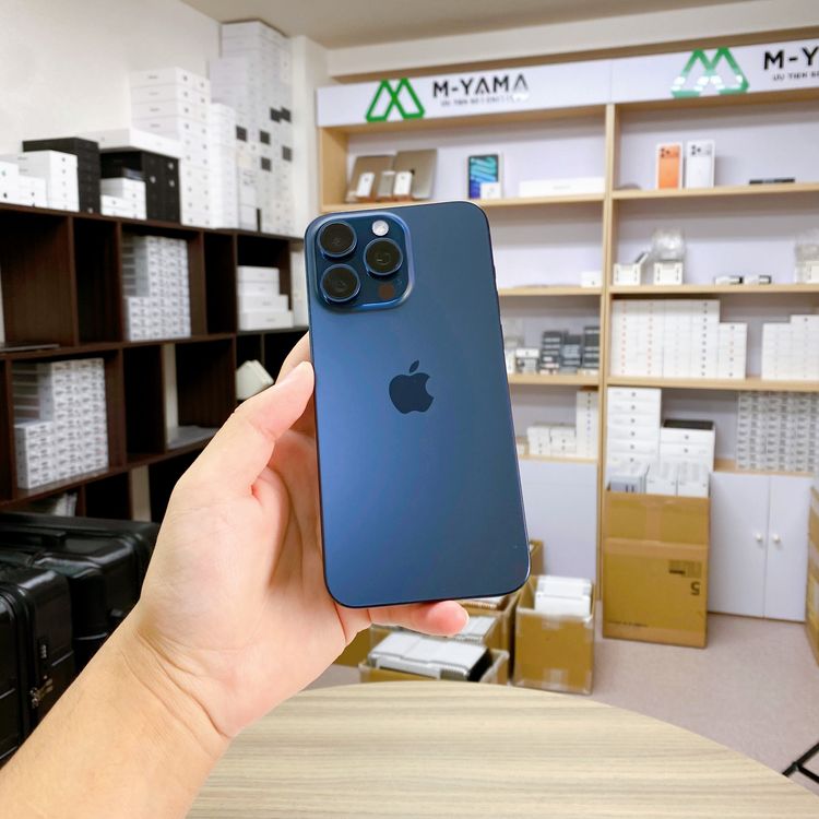 iPhone 15 Pro Max 256GB �֥롼 �Хåƥ꡼ 85% ������ SIM�ե꡼