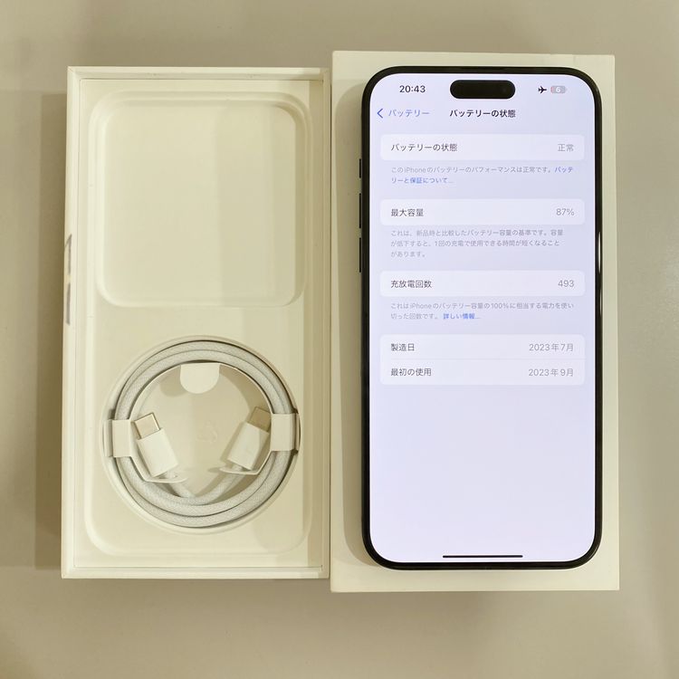 iPhone 15 Pro Max 256GB �֥롼 �Хåƥ꡼ 87% ������ SIM�ե꡼