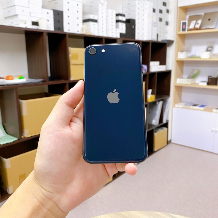 iPhone SE ��3���� 64GB �ߥåɥʥ��� �Хåƥ꡼ 91% ������ SIM�ե꡼