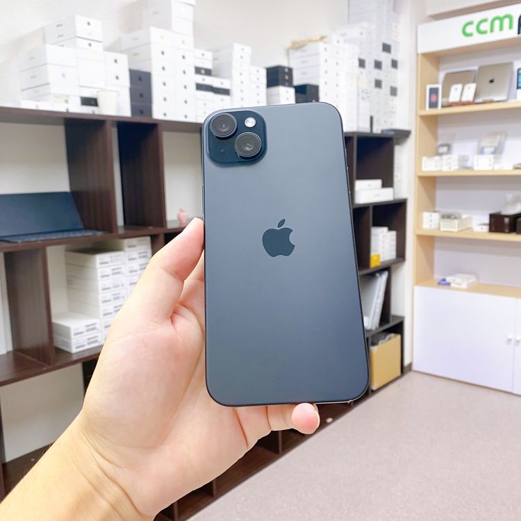iPhone 15 Plus 128GB �֥�å� �Хåƥ꡼ 95% ������ SIM�ե꡼