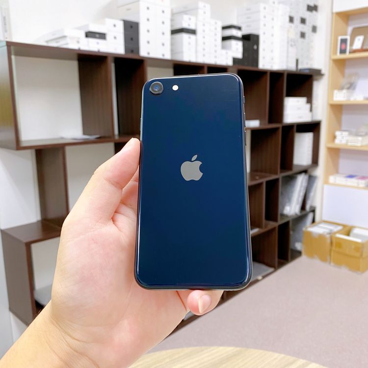 iPhone SE ��3���� 64GB �ߥåɥʥ��� �Хåƥ꡼ 91% ������ SIM�ե꡼