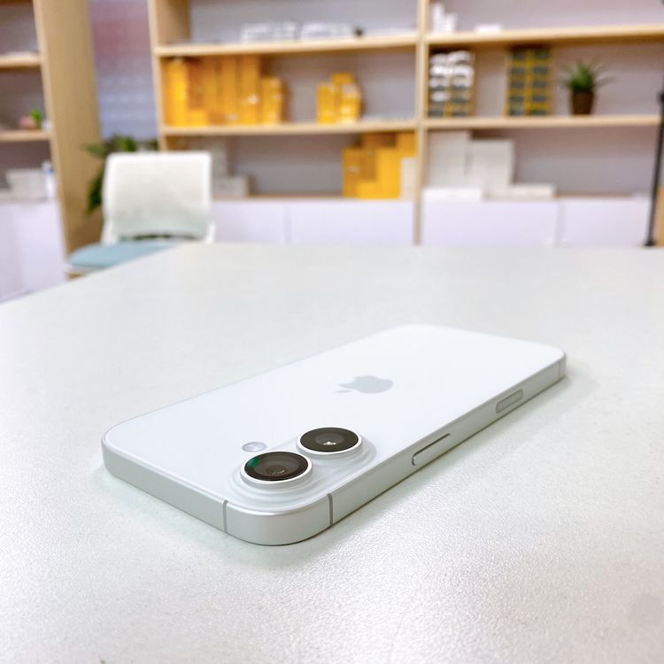 iPhone 17 256GB �ۥ磻�� �Хåƥ꡼ 100% ������ SIM�ե꡼