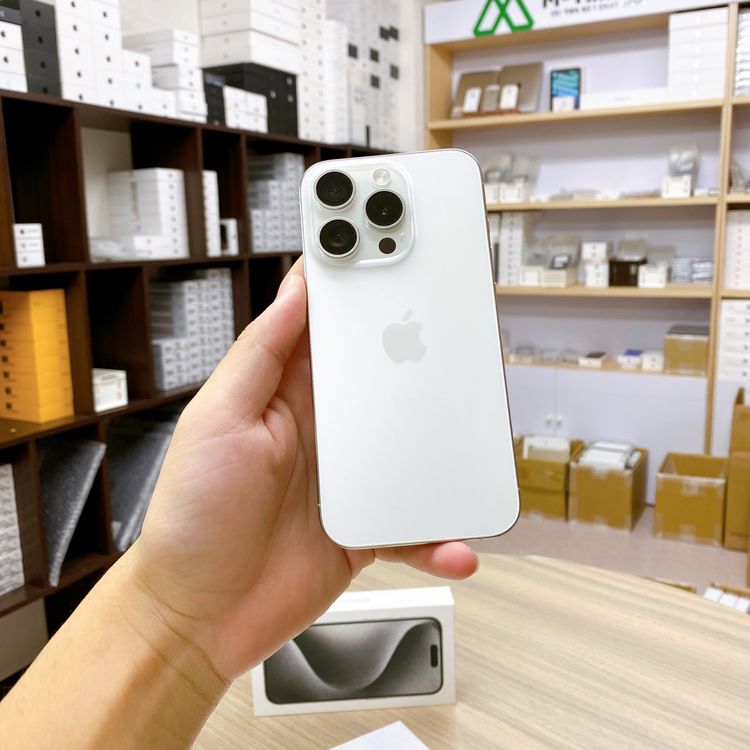 iPhone 15 Pro 256GB �ۥ磻�� �Хåƥ꡼ 90% ������ SIM�ե꡼