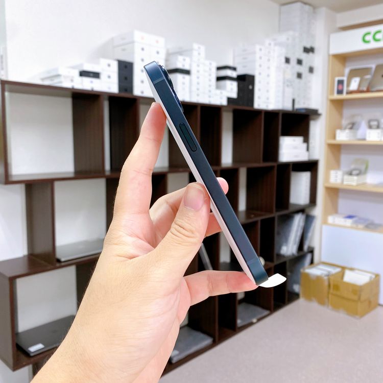 ��̤�����ʡ�iPhone 14 128GB �ߥåɥʥ��� �Хåƥ꡼ 100% ������ SIM�ե꡼