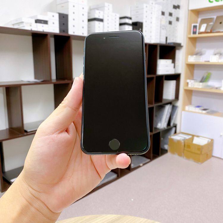 iPhone SE ��3���� 64GB �ߥåɥʥ��� �Хåƥ꡼ 100% ������ SIM�ե꡼