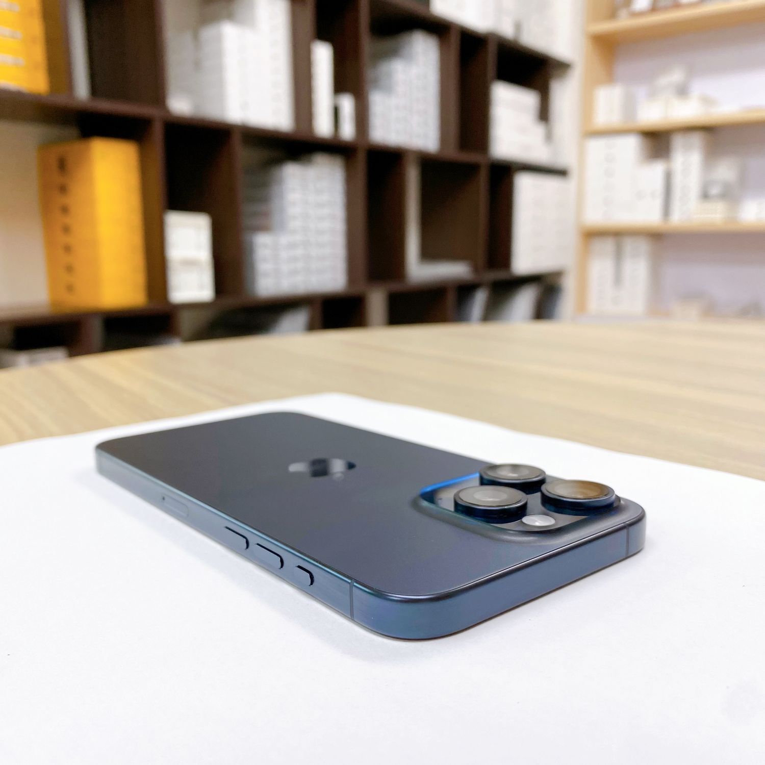 ムスビー｜iPhone 15 Pro Max 512GB ブルー バッテリー 87% 国内版 SIM