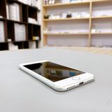 iPhone 8 64GB ����С� �Хåƥ꡼ 100% ������ SIM�ե꡼
