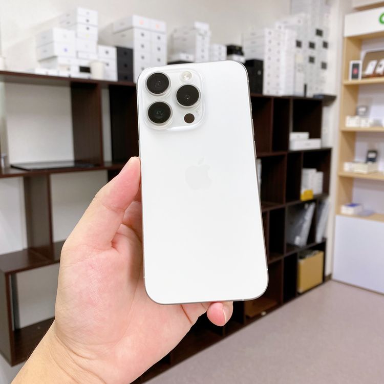 iPhone 15 Pro 128GB �ۥ磻�� �Хåƥ꡼ 89% ������ SIM�ե꡼