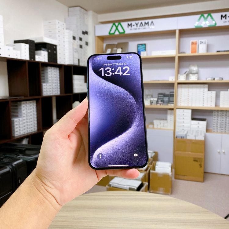 iPhone 15 Pro Max 256GB �֥롼 �Хåƥ꡼ 85% ������ SIM�ե꡼
