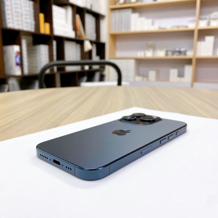iPhone 15 Pro 256GB �֥롼 �Хåƥ꡼ 86% ������ SIM�ե꡼