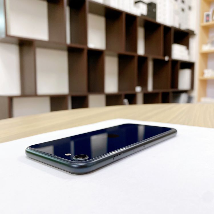 iPhone SE ��3���� 64GB �ߥåɥʥ��� �Хåƥ꡼ 89% ������ SIM�ե꡼