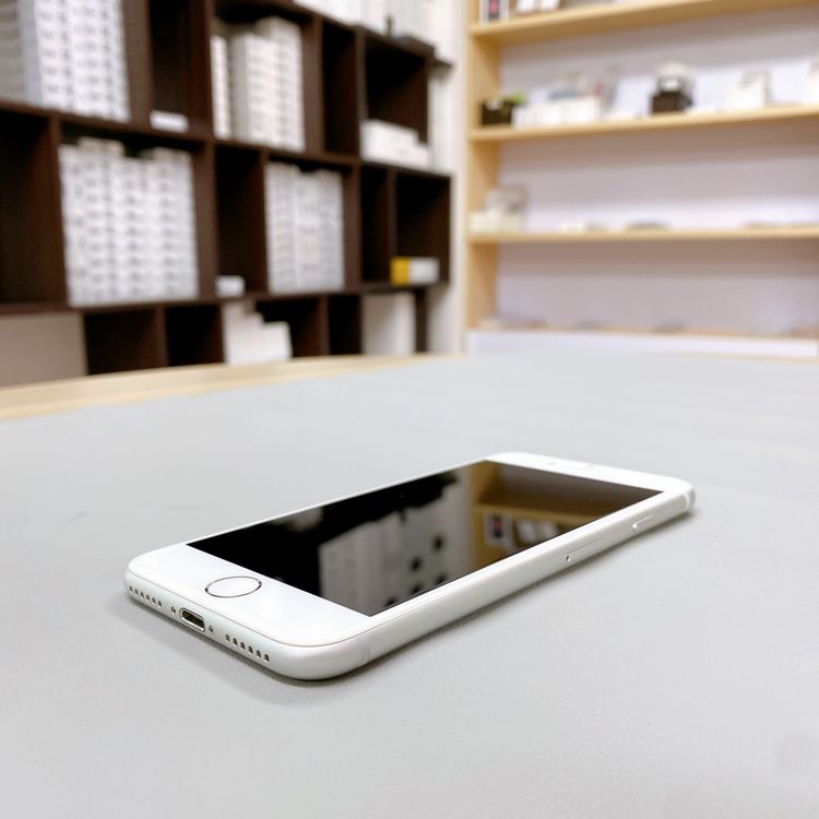 iPhone 8 64GB ����С� �Хåƥ꡼ 80% ������ SIM�ե꡼
