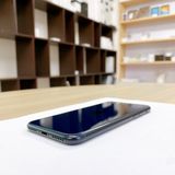 iPhone SE ��3���� 64GB �ߥåɥʥ��� �Хåƥ꡼ 96% ������ SIM�ե꡼