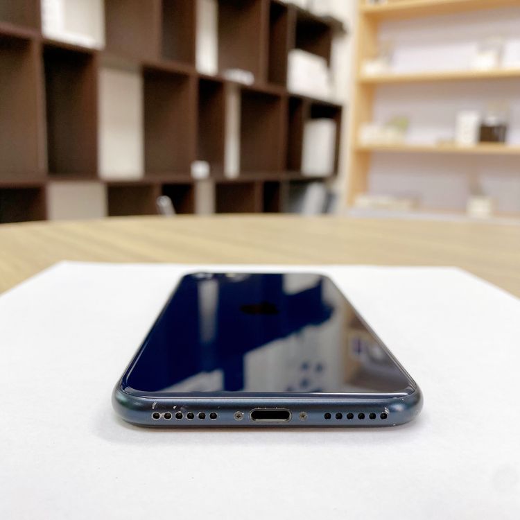 iPhone SE ��3���� 64GB �ߥåɥʥ��� �Хåƥ꡼ 72% ������ SIM�ե꡼