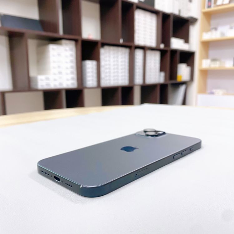 iPhone 15 Plus 128GB �֥�å� �Хåƥ꡼ 95% ������ SIM�ե꡼