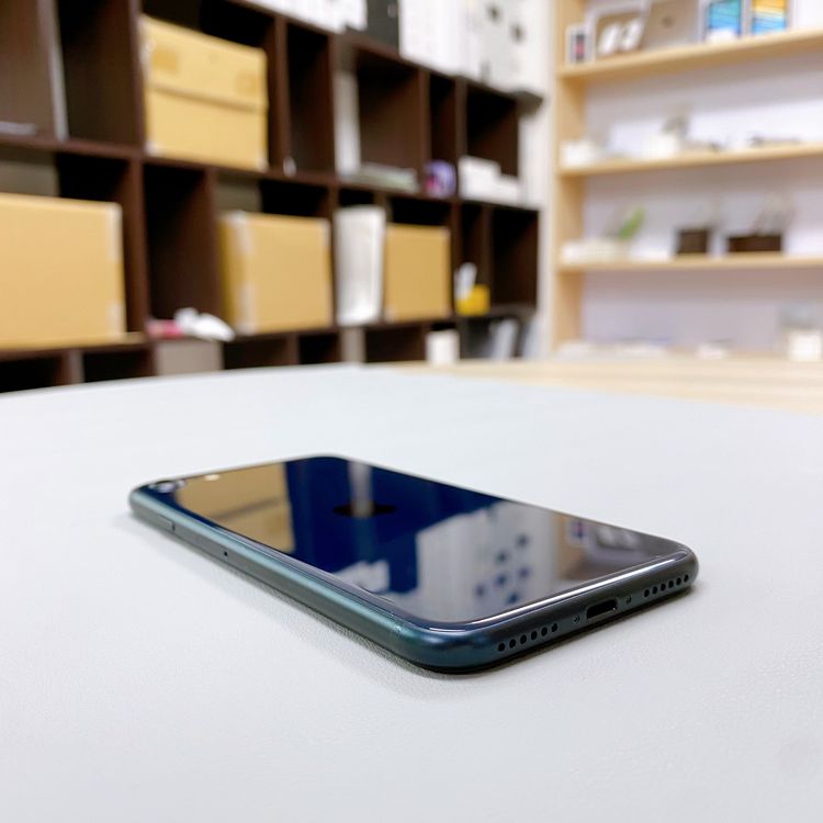 iPhone SE ��3���� 64GB �ߥåɥʥ��� �Хåƥ꡼ 91% ������ SIM�ե꡼