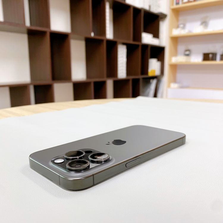 iPhone 15 Pro 256GB �֥�å� �Хåƥ꡼ 87% ������ SIM�ե꡼