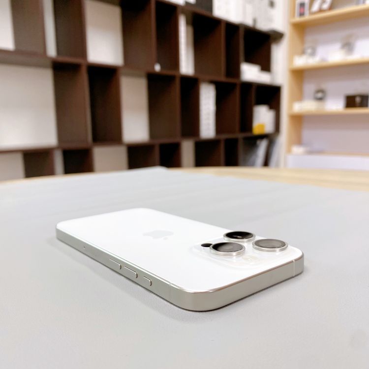 iPhone 15 Pro 128GB �ۥ磻�� �Хåƥ꡼ 89% ������ SIM�ե꡼