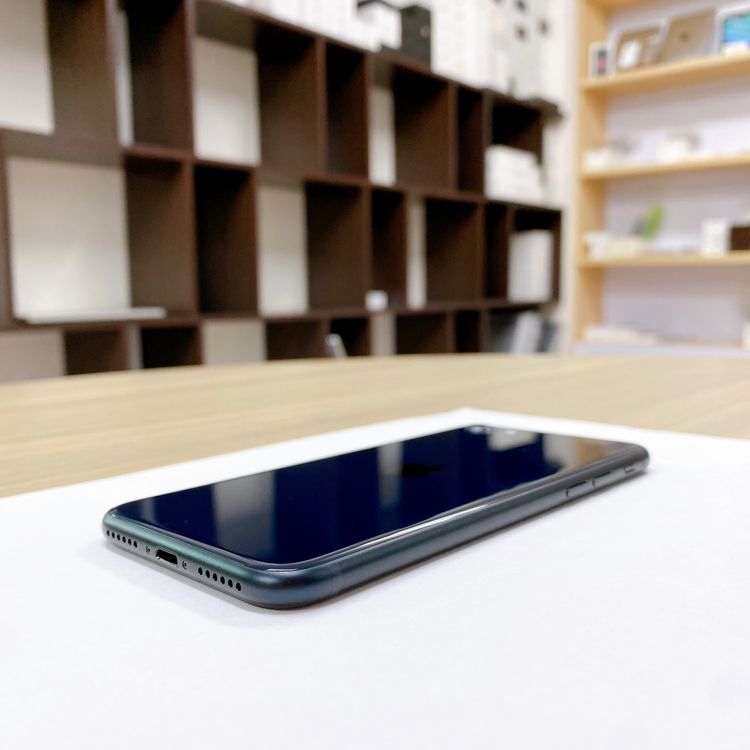 iPhone SE ��3���� 64GB �ߥåɥʥ��� �Хåƥ꡼ 88% ������ SIM�ե꡼