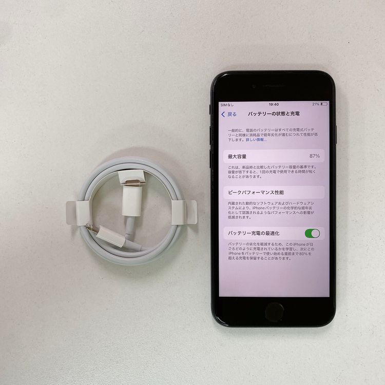 iPhone SE ��3���� 64GB �ߥåɥʥ��� �Хåƥ꡼ 87% ������ SIM�ե꡼