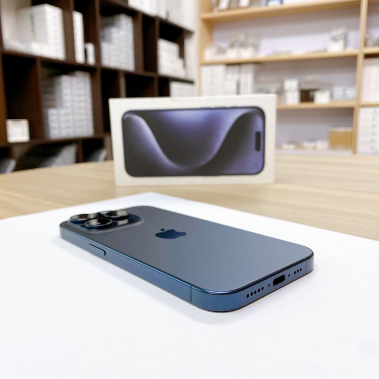 iPhone 15 Pro 256GB �֥롼 �Хåƥ꡼ 87% ������ SIM�ե꡼