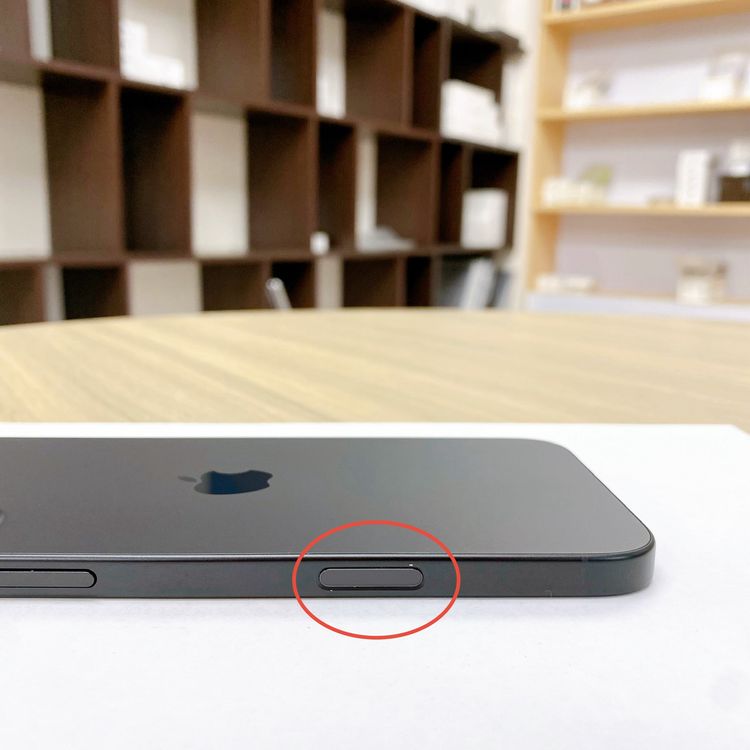 iPhone 16 Plus 128GB �֥�å� �Хåƥ꡼ 93% ������ SIM�ե꡼