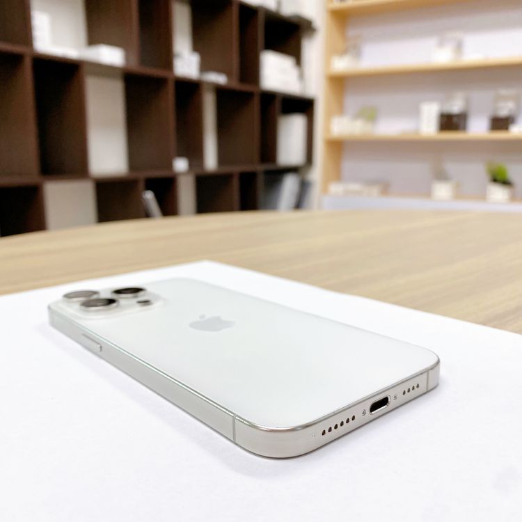 iPhone 15 Pro Max 256GB �ۥ磻�� �Хåƥ꡼ 100% ������ SIM�ե꡼