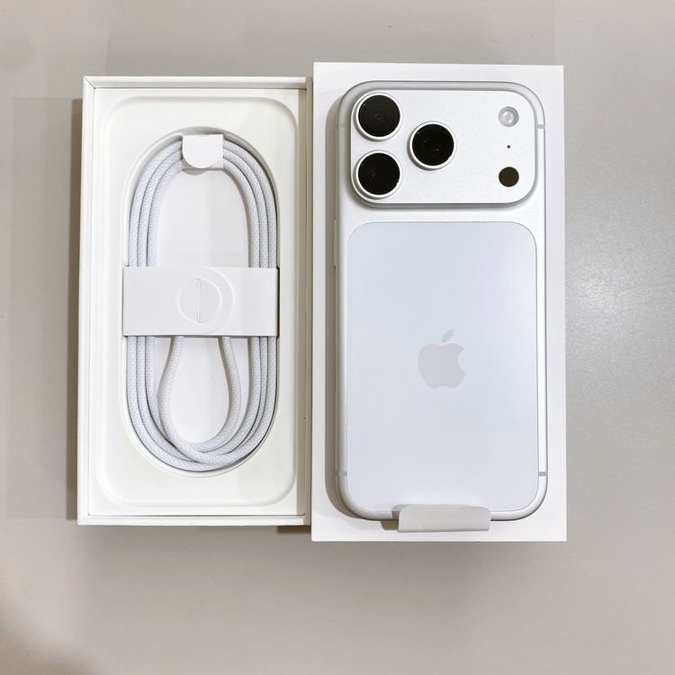 �ڳ����Ѥߡ�iPhone 17 Pro 256GB ����С� ������ SIM�ե꡼