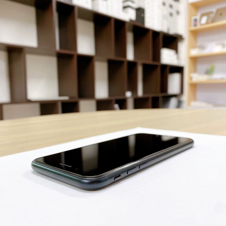 iPhone SE ��3���� 64GB �ߥåɥʥ��� �Хåƥ꡼ 84% ������ SIM�ե꡼
