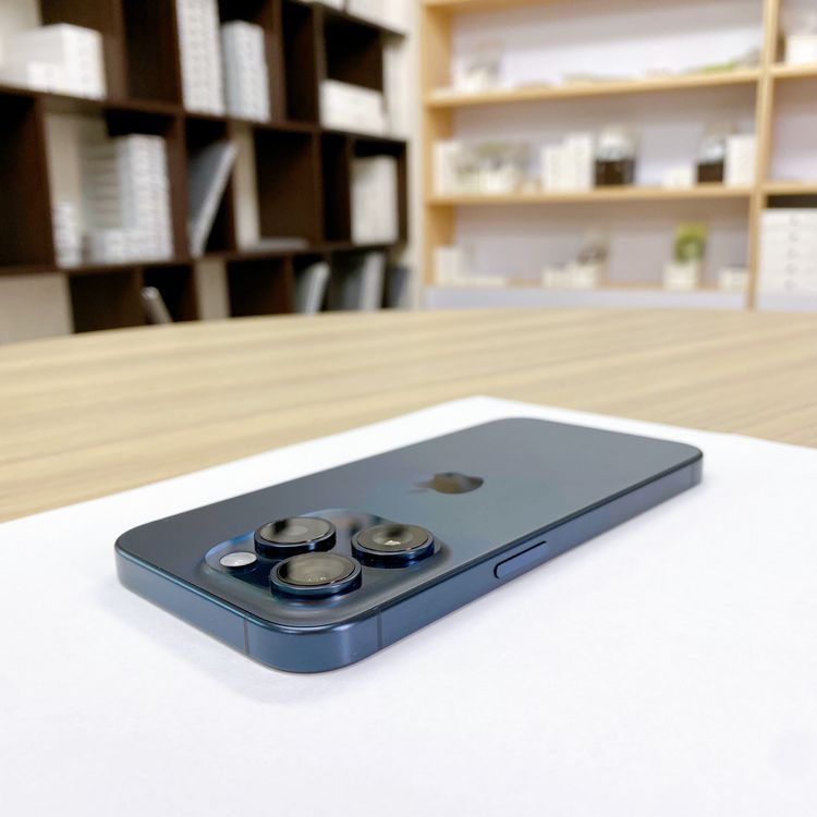 iPhone 15 Pro 256GB �֥롼 �Хåƥ꡼ 88% ������ SIM�ե꡼