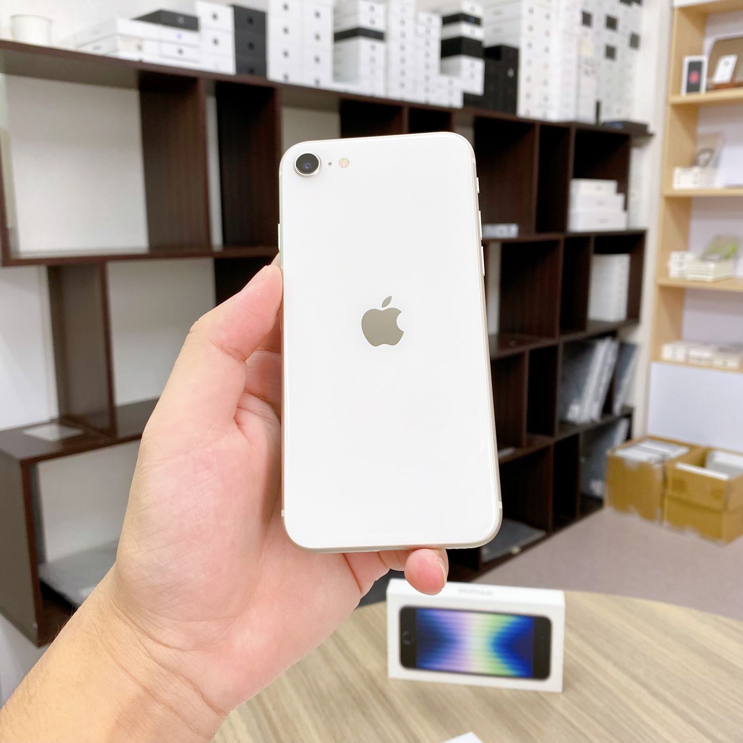 ムスビー｜iPhone SE 第3世代 128GB スターライト バッテリー 87% 国内