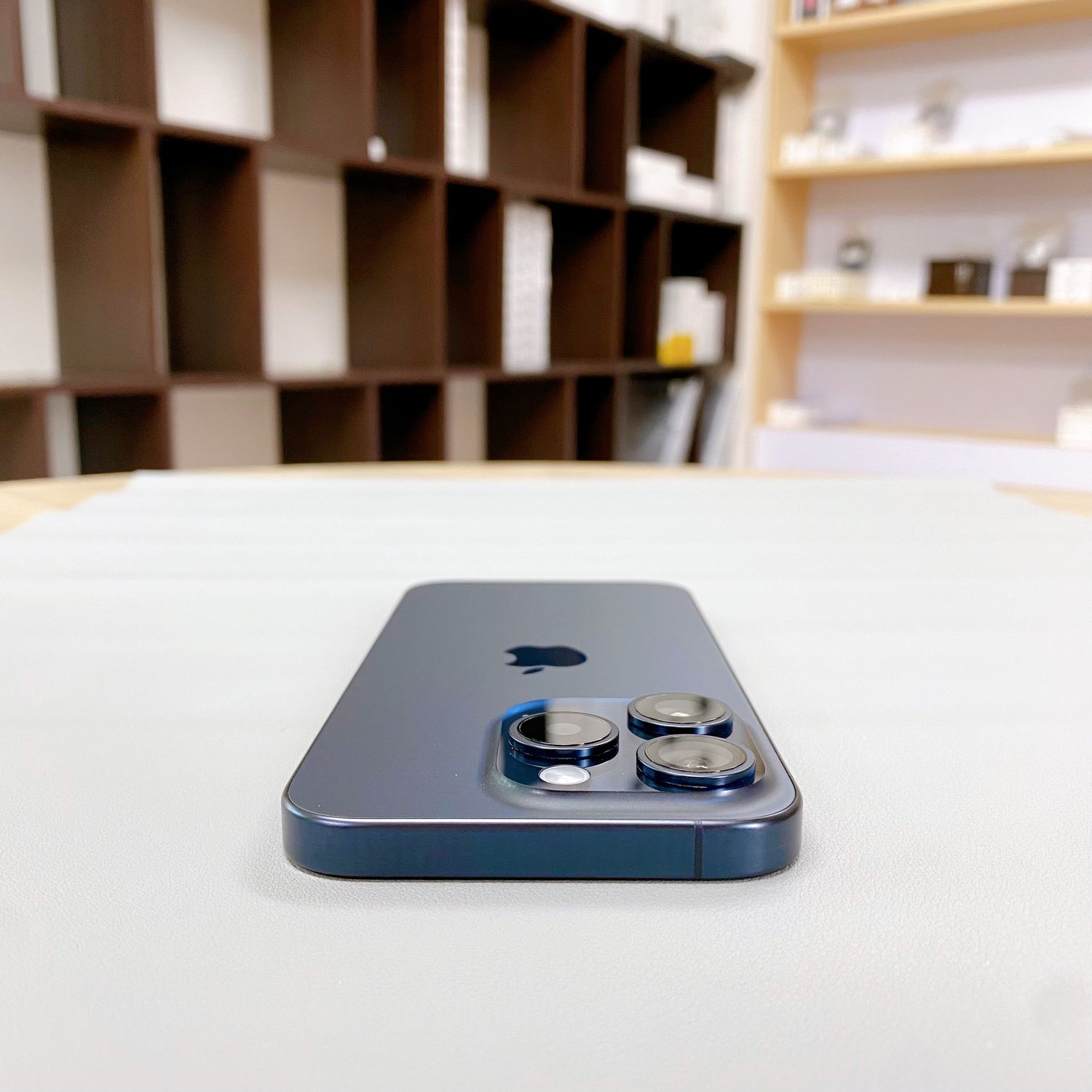【美品】iPhone 15 ブルー 256GB SIMフリー（バッテリー86%） ムスビー｜iPhone 15 Pro 256GB ブルー バッテリー 86% 国内版 SIM