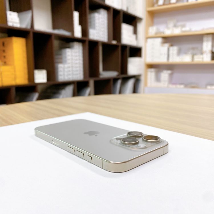 iPhone 15 Pro 256GB �ʥ����� �Хåƥ꡼ 100% ������ SIM�ե꡼